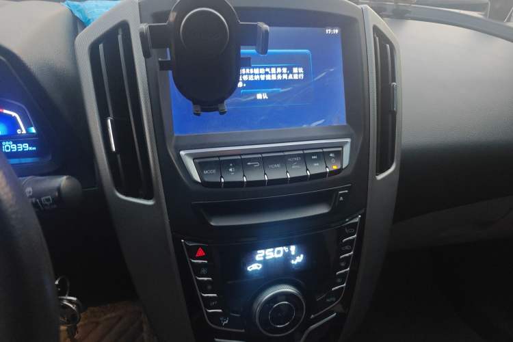 Used Luxgen U6 SUV 2014 1.8T Charm Version Audio And AC Panel