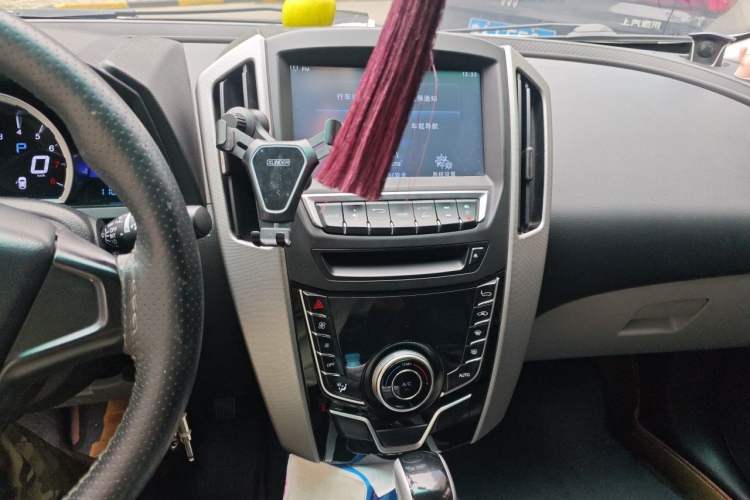 Used Luxgen U6 SUV 2014 1.8T Charm Version Audio And AC Panel