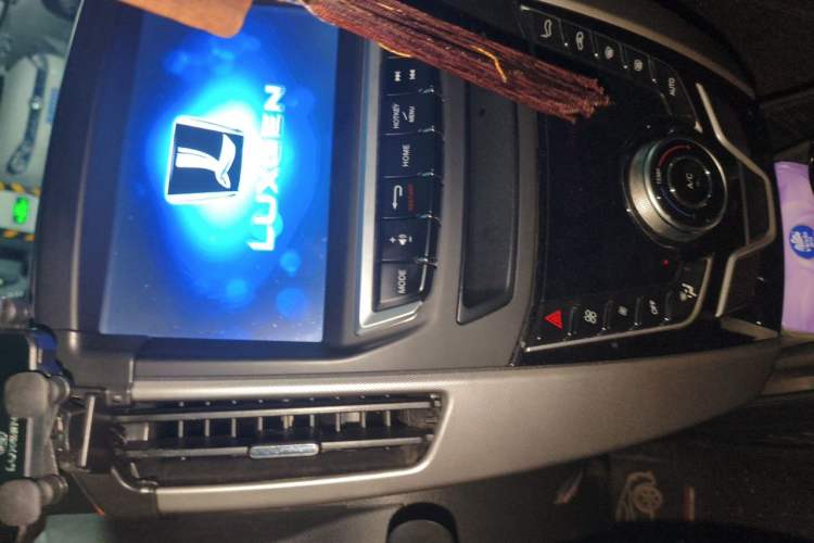 Used Luxgen U6 SUV 2014 1.8T Fashion Edition Audio And AC Panel