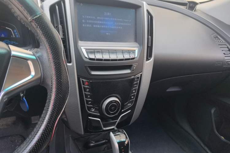 Used Luxgen U6 SUV 2014 1.8T Fashion Edition Audio And AC Panel