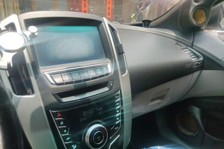Used Luxgen U6 SUV 2014 1.8T Fashion Edition Audio And AC Panel
