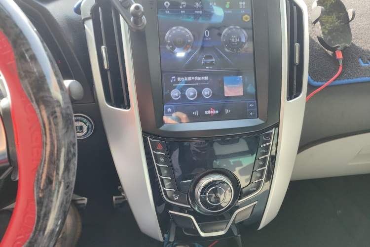 Used Luxgen U6 SUV 2014 2.0T ZhiZun Model Audio And AC Panel