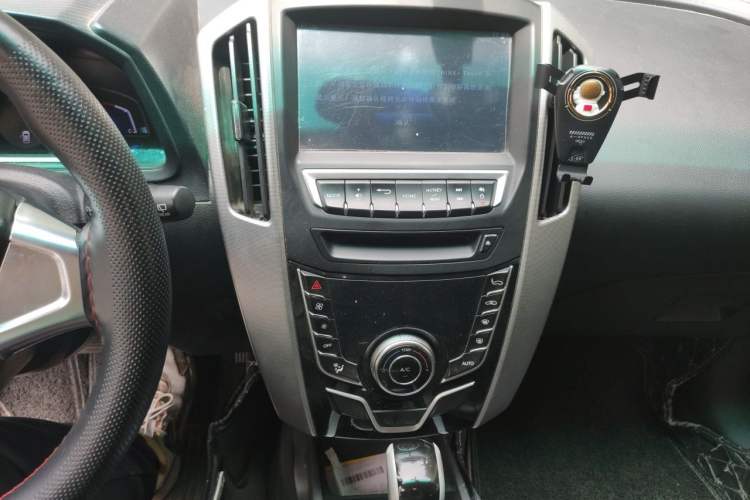 Used Luxgen U6 SUV 2014 1.8T Fashion Edition Audio And AC Panel
