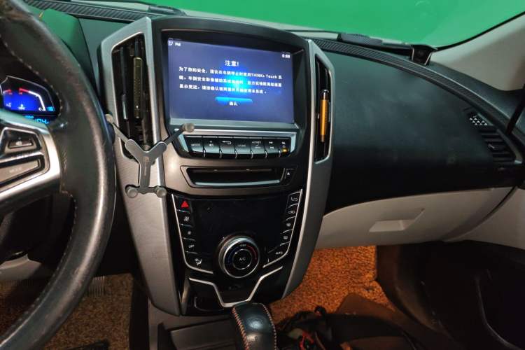 Used Luxgen U6 SUV 2014 1.8T ZhiZun Model Audio And AC Panel