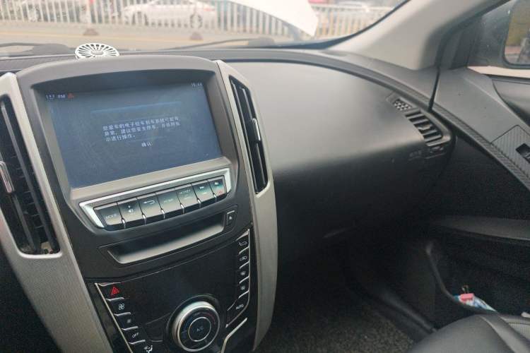 Used Luxgen U6 SUV 2014 1.8T Fashion Edition Audio And AC Panel