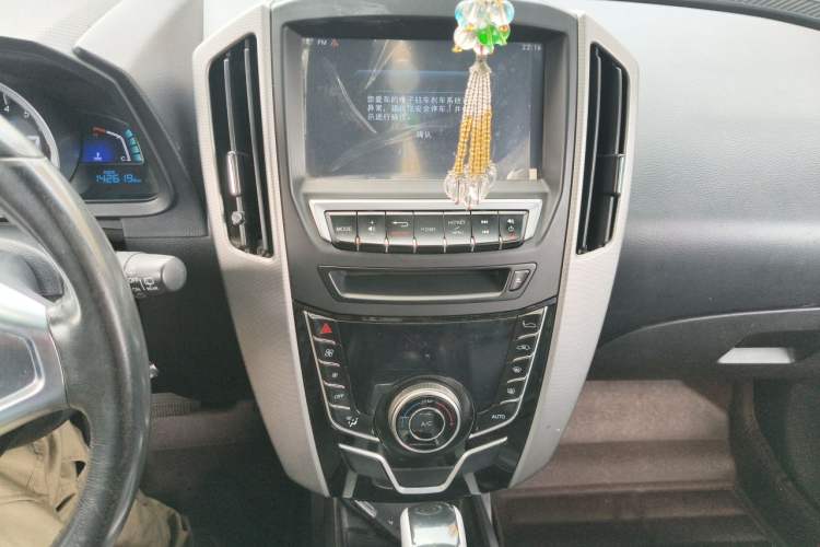 Used Luxgen U6 SUV 2014 1.8T Fashion Edition Audio And AC Panel