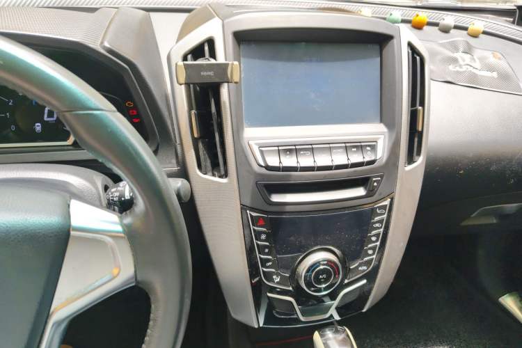 Used Luxgen U6 SUV 2014 1.8T Fashion Edition Audio And AC Panel
