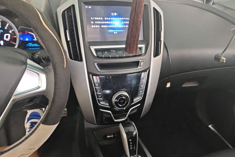 Used Luxgen U6 SUV 2014 1.8T Fashion Edition Audio And AC Panel