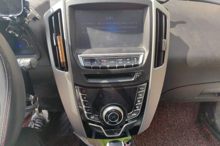 Used Luxgen U6 SUV 2014 1.8T Fashion Edition Audio And AC Panel