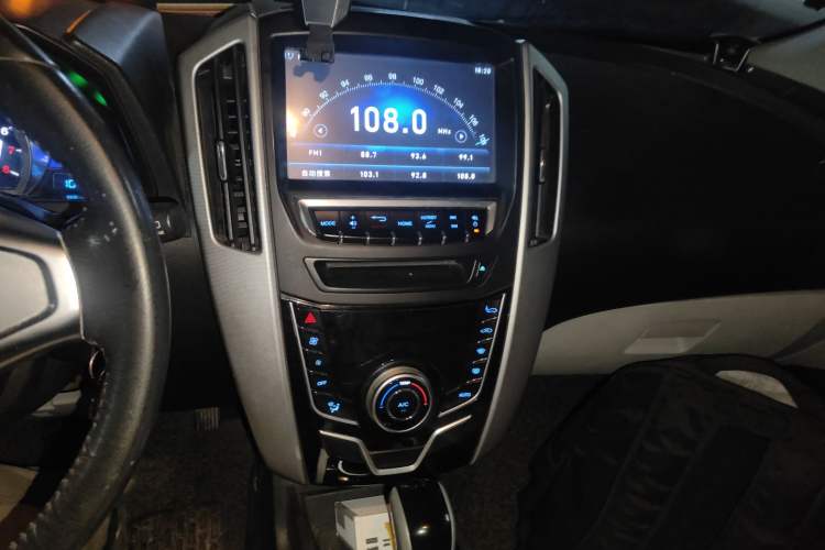 Used Luxgen U6 SUV 2014 1.8T Fashion Edition Audio And AC Panel