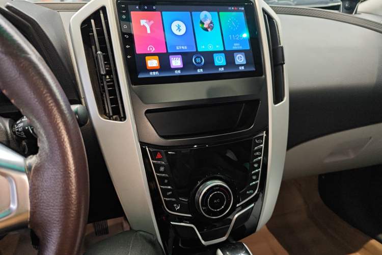 Used Luxgen U6 SUV 2014 1.8T Fashion Edition Audio And AC Panel