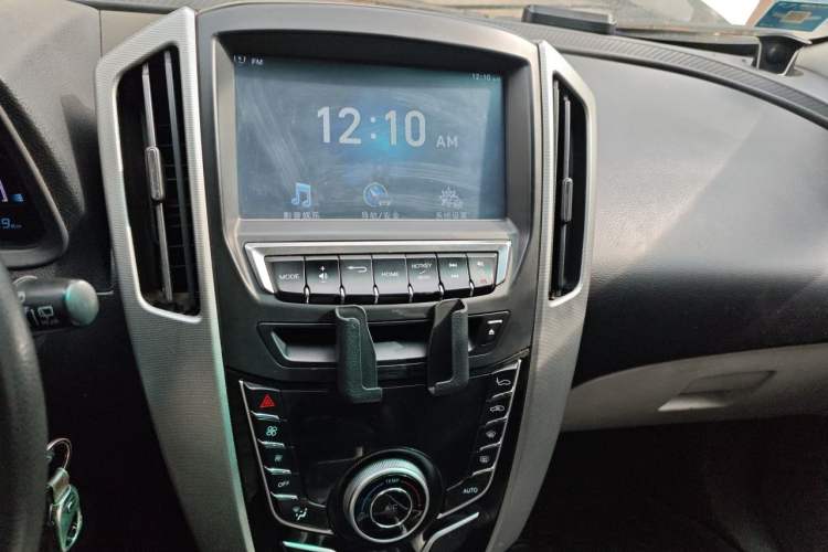 Used Luxgen U6 SUV 2014 1.8T Charm Version Audio And AC Panel