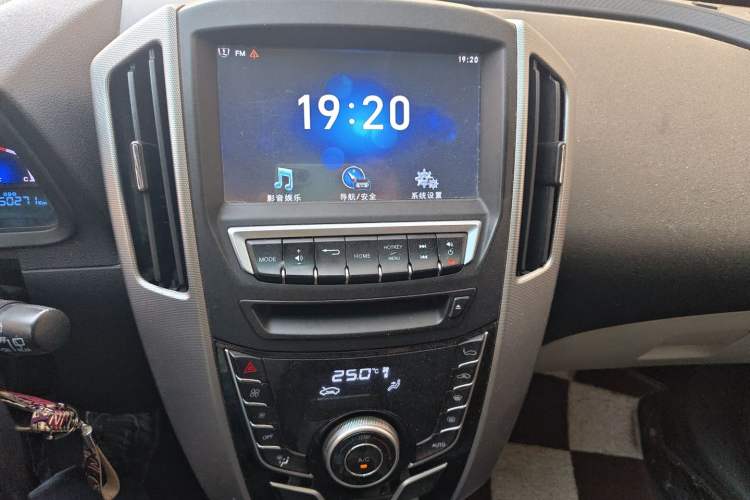 Used Luxgen U6 SUV 2014 1.8T New Innovation Type Audio And AC Panel