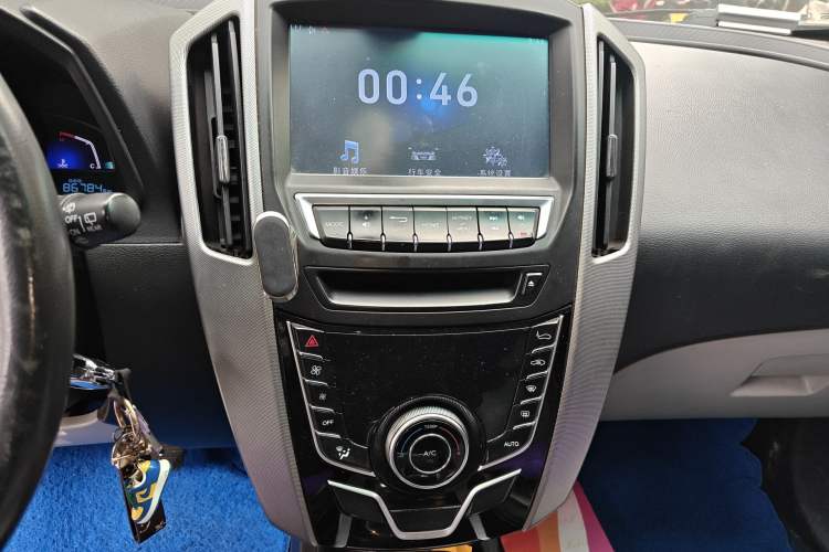Used Luxgen U6 SUV 2014 2.0T Fashion Edition Audio And AC Panel