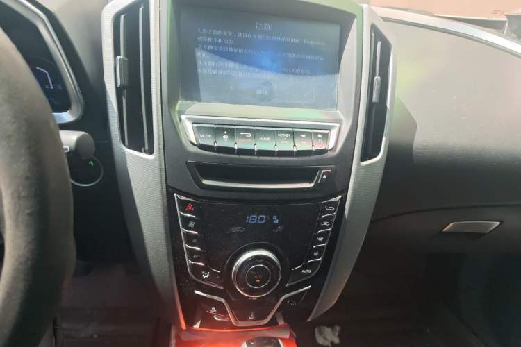 Used Luxgen U6 SUV 2014 2.0T Flagship Edition Audio And AC Panel
