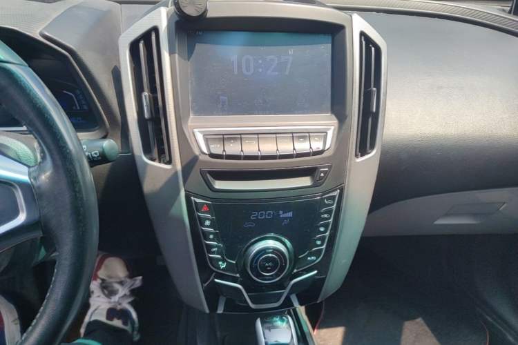 Used Luxgen U6 SUV 2014 1.8T Fashion Edition Audio And AC Panel