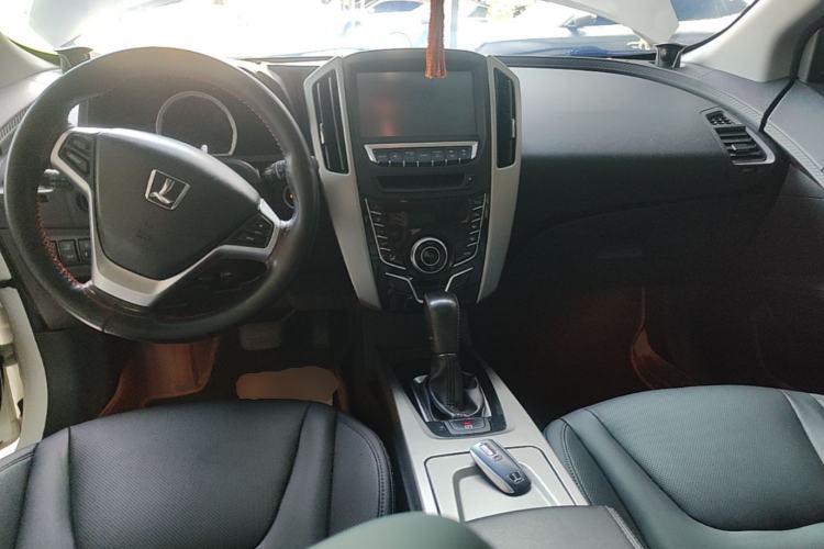 Used Luxgen U6 SUV 2014 1.8T ZhiZun Model Center Console