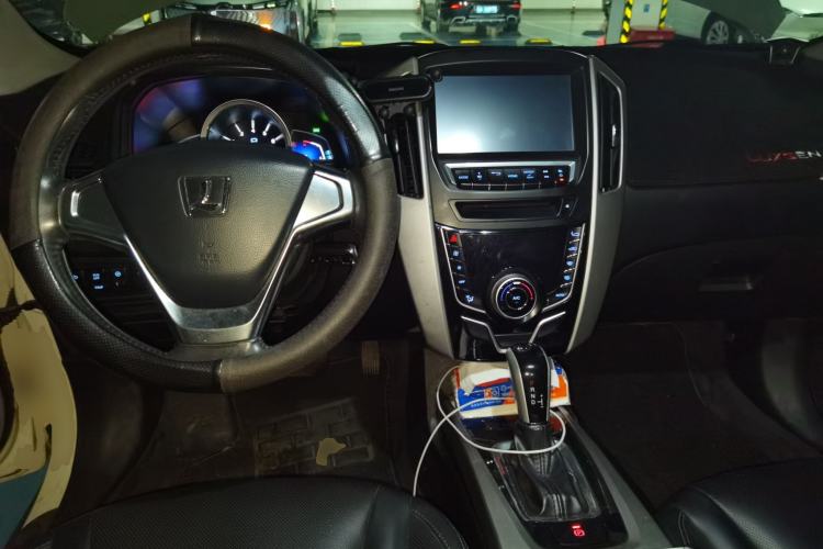 Used Luxgen U6 SUV 2014 1.8T Fashion Edition Center Console