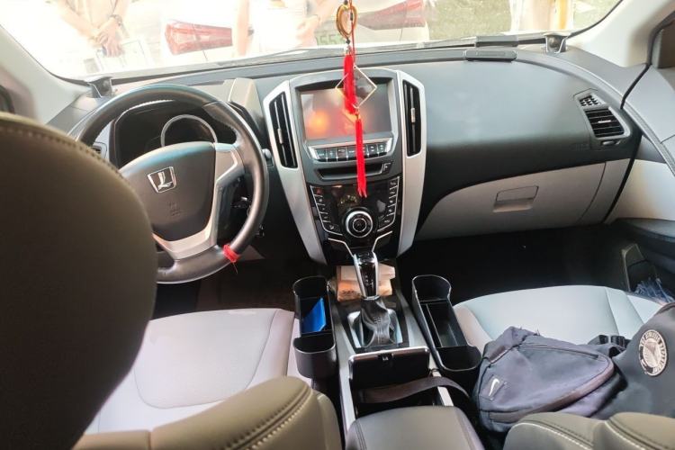 Used Luxgen U6 SUV 2014 1.8T Fashion Edition Center Console