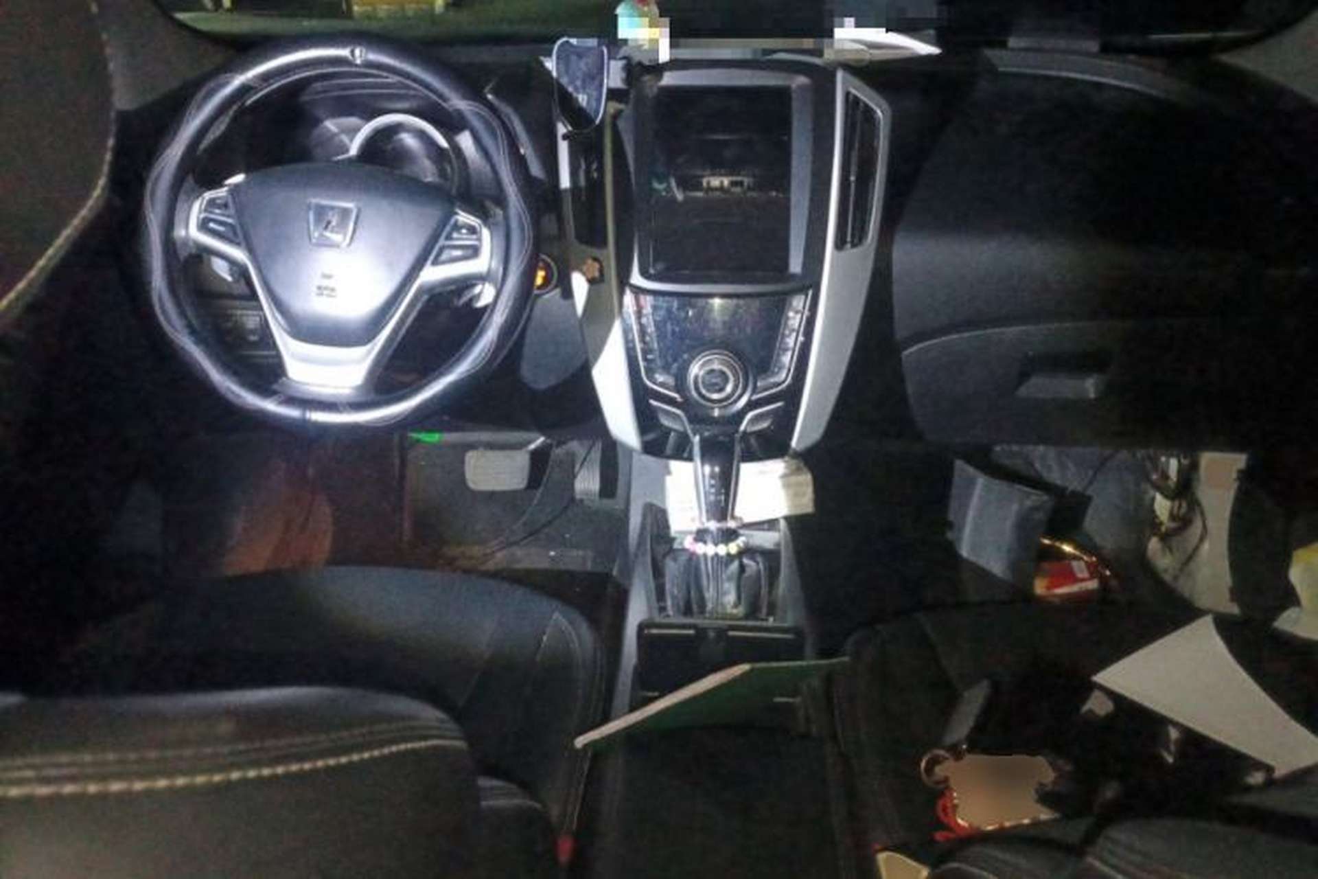 Used Luxgen U6 SUV 2014 2.0T ZhiZun Model Center Console