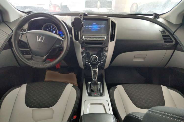 Used Luxgen U6 SUV 2014 1.8T Charm Version Center Console