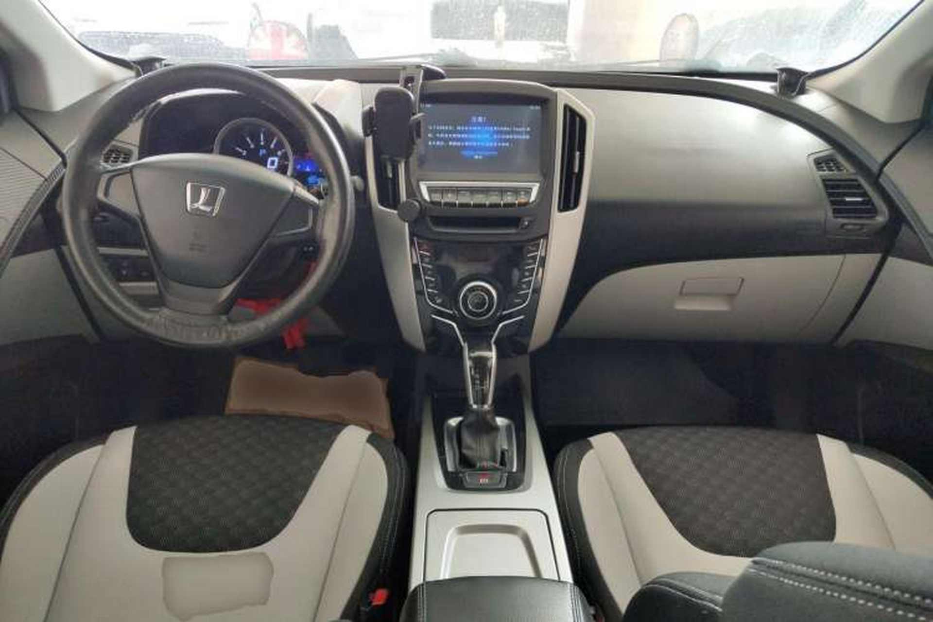 Used Luxgen U6 SUV 2014 1.8T Charm Version Center Console
