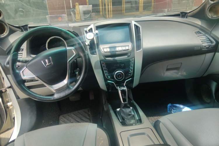 Used Luxgen U6 SUV 2014 1.8T Fashion Edition Center Console