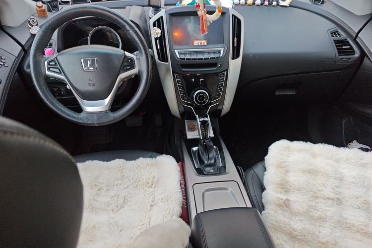 Used Luxgen U6 SUV 2014 1.8T ZhiZun Model Center Console