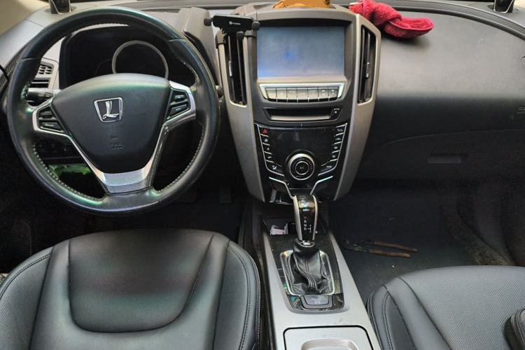 Used Luxgen U6 SUV 2014 1.8T ZhiZun Model Center Console