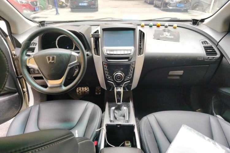 Used Luxgen U6 SUV 2014 1.8T Fashion Edition Center Console