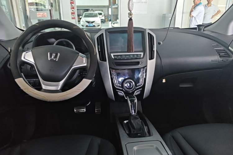 Used Luxgen U6 SUV 2014 1.8T Fashion Edition Center Console