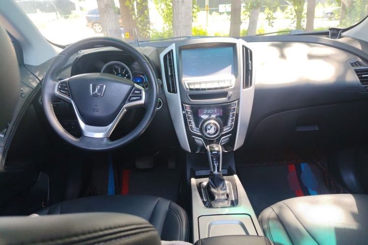 Used Luxgen U6 SUV 2014 1.8T ZhiZun Model Center Console