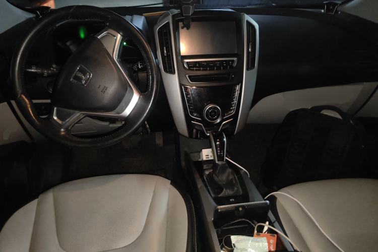 Used Luxgen U6 SUV 2014 1.8T Fashion Edition Center Console