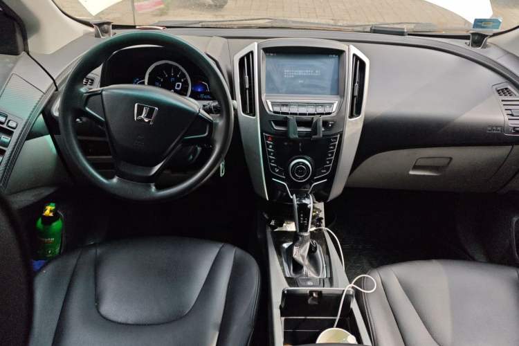 Used Luxgen U6 SUV 2014 1.8T Charm Version Center Console