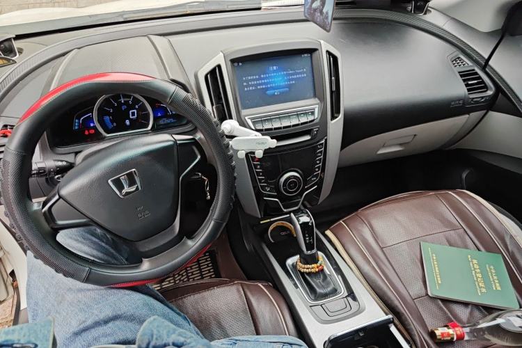 Used Luxgen U6 SUV 2014 1.8T New Innovation Type Center Console