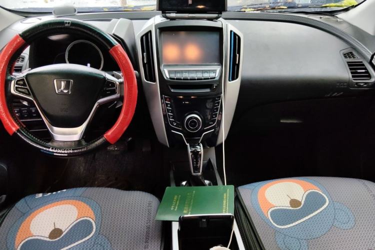 Used Luxgen U6 SUV 2014 2.0T ZhiZun Model Center Console