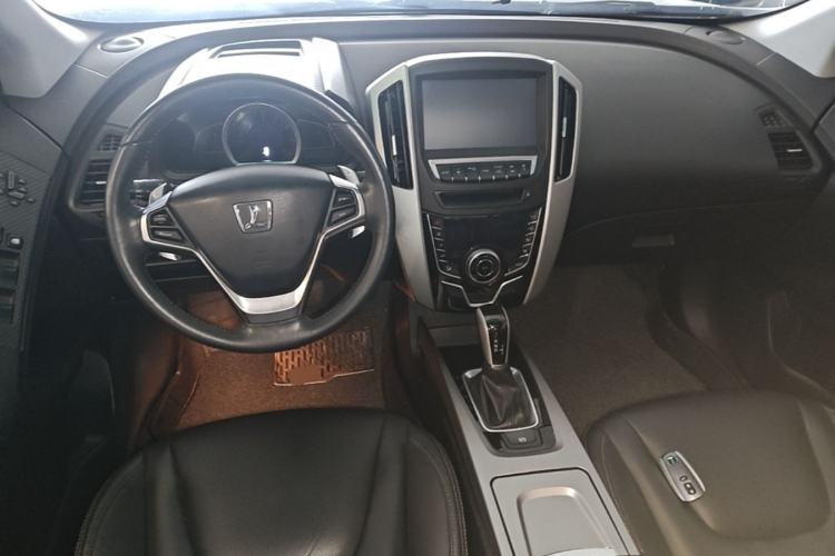 Used Luxgen U6 SUV 2014 2.0T ZhiZun Model Center Console