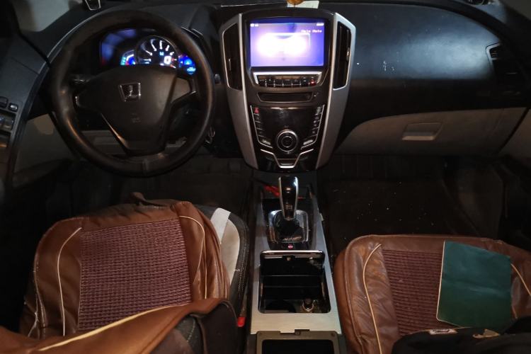 Used Luxgen U6 SUV 2014 1.8T Charm Version Center Console