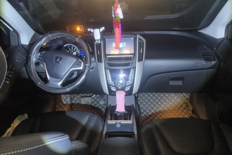 Used Luxgen U6 SUV 2014 2.0T ZhiZun Model Center Console
