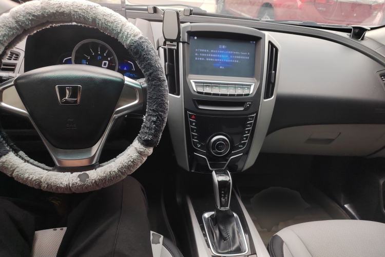 Used Luxgen U6 SUV 2014 1.8T Fashion Edition Center Console