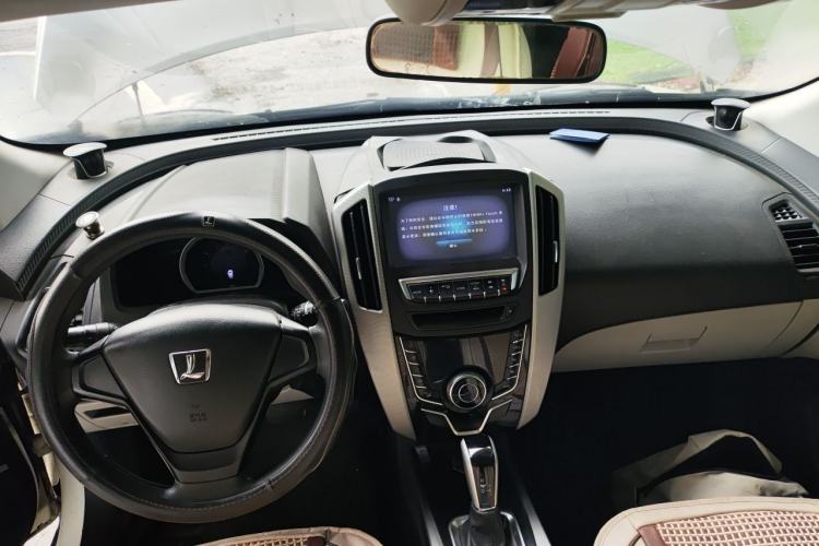 Used Luxgen U6 SUV 2014 1.8T Charm Version Center Console