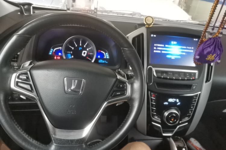 Used Luxgen U6 SUV 2014 2.0T ZhiZun Model Center Console