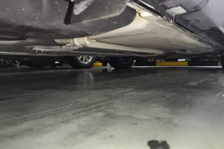 Used Luxgen U6 SUV 2014 2.0T ZhiZun Model Chassis Rear Right