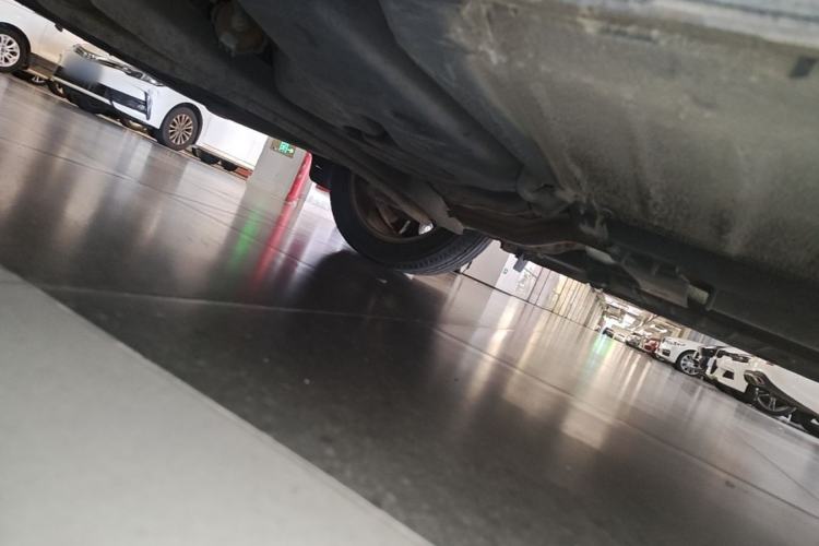 Used Luxgen U6 SUV 2014 2.0T ZhiZun Model Chassis Rear Right