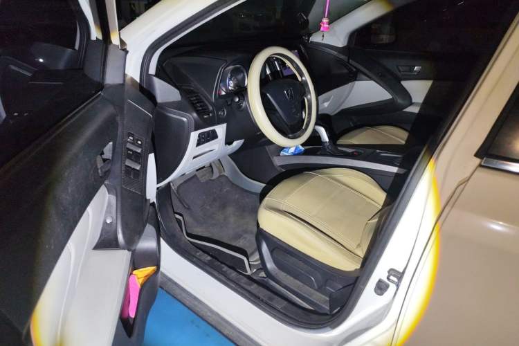 Used Luxgen U6 SUV 2014 1.8T Charm Version Driver Seat