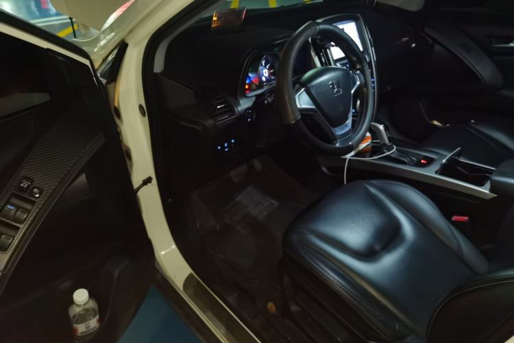 Used Luxgen U6 SUV 2014 1.8T Fashion Edition Driver Seat