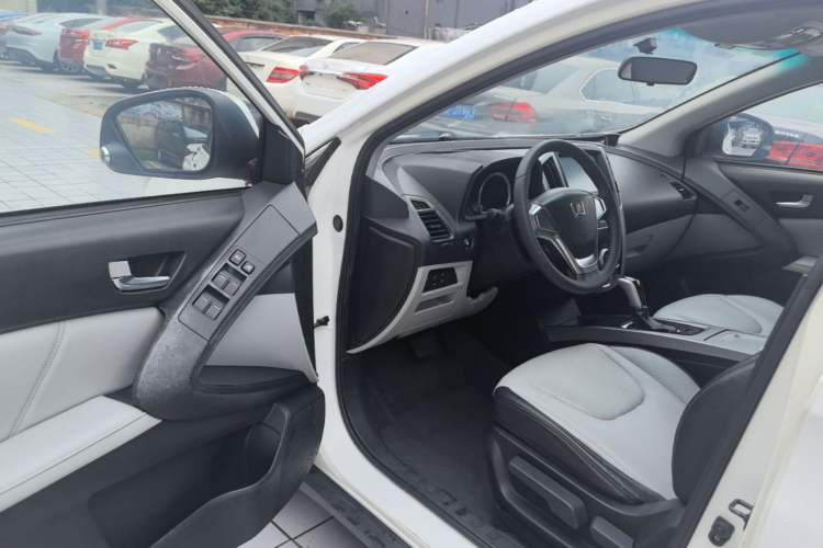 Used Luxgen U6 SUV 2014 1.8T Fashion Edition Driver Seat