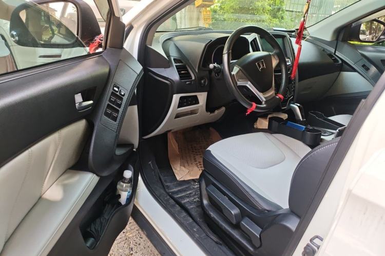 Used Luxgen U6 SUV 2014 1.8T Fashion Edition Driver Seat