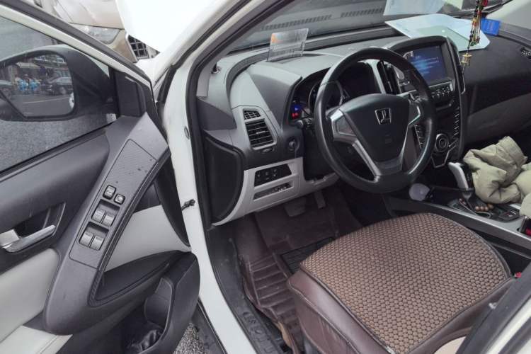 Used Luxgen U6 SUV 2014 1.8T Fashion Edition Driver Seat