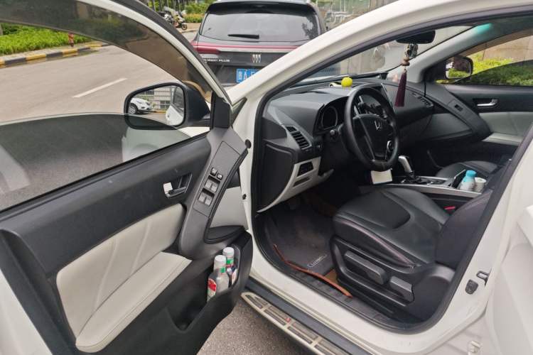 Used Luxgen U6 SUV 2014 1.8T Charm Version Driver Seat